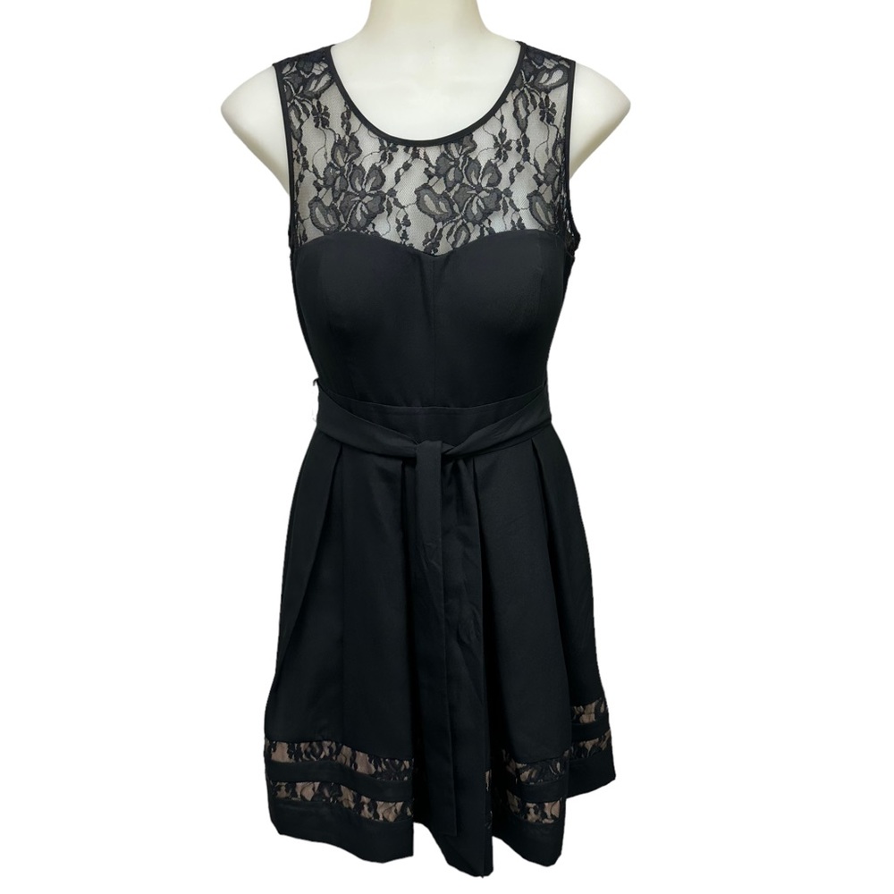 GUESS Dress Sz 2 Fit flare Black Belted Pleats Lace Sleeveless Goth Party witchy